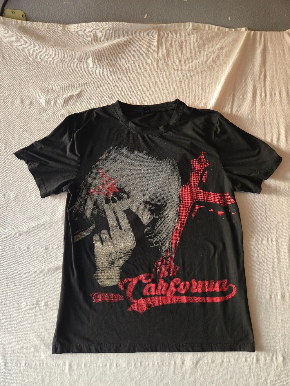 ROMWE Black Graphic T-Shirt with Red California Print, Size Medium